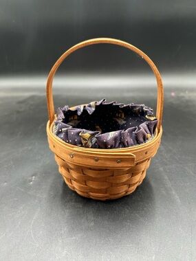 Longaberger discovery basket woven  Wood Basket with Navy Ruffled sailing liner